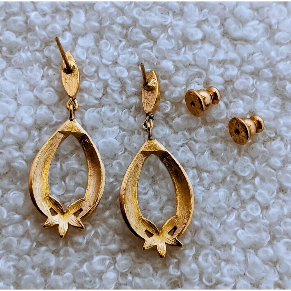 Vintage Crown Trifari White Enamel & Goldtone Dangle Earrings 1.25 in - Picture 15 of 16